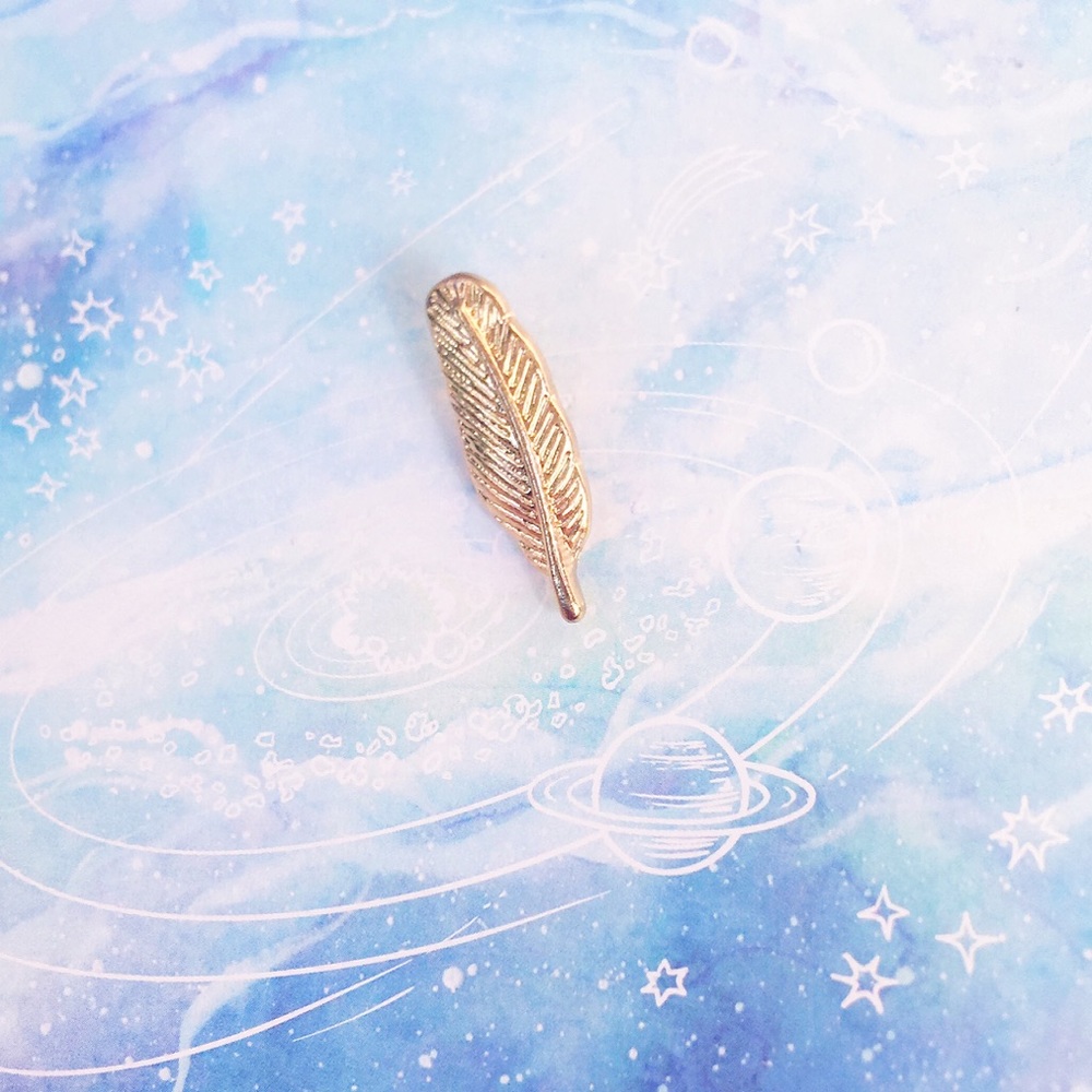 ✨ Golden Feather Pin ✨